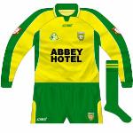 2003:
Donegal changed from O'Neills to Azzurri in 2003, the Waterford company providing this nice design. Significantly lighter in colour than usual, however.