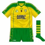 2008:
New kit, same design as that used by Waterford. Hooped socks a notable inclusion.