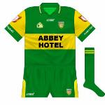 2004:
Azzurri followed O'Neills' lead in giving Donegal green with a gold hoop as a change kit. Worn against Antrim in 2004.