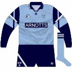 1994-98:
Dublin used long sleeves in the '94 All-Ireland final against Down and in league games over the next few years. Oddly, the lower part was navy. Stripes had also been added to the socks.