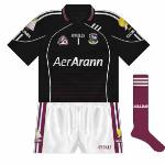 2008:
A change with the new set of jerseys was that black replaced white as the first choice for Galway football goalkeepers. Almost following the maroon design, the sleeves were slightly different while the front didn't have the circles.