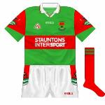 1998:
A new style with the county crest on the sleeve and the design replicated on the shorts. Sports shop firm Stauntons Intersport replaced Genfitt.